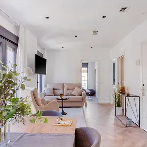 아파트호텔 Limehome Calle Ancha Del Carmen - Digital Access, 말라가