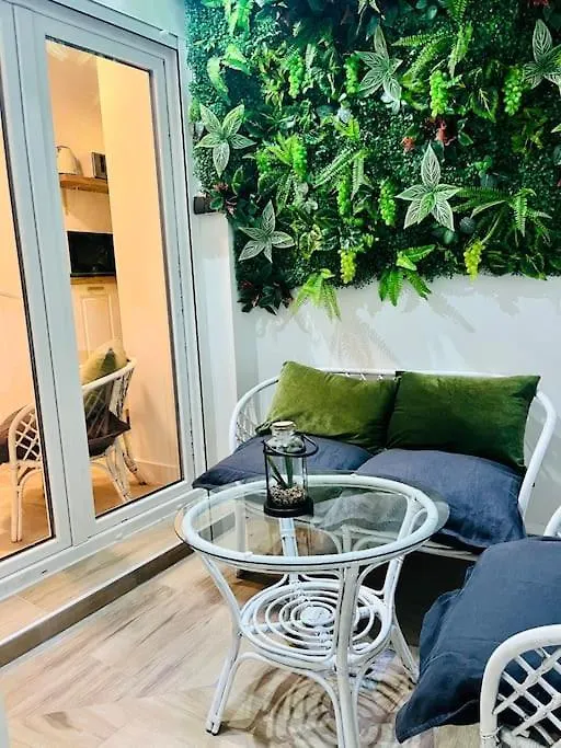 Apartmán New Luxurious Studio With Patio/Center Màlaga